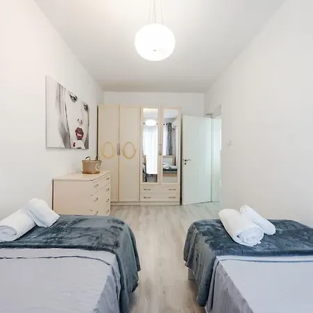 Bllok Moni Resilience 2bedr Terrace Lejlighed Tirana