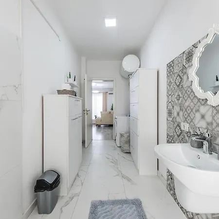 Bllok Moni Resilience 2bedr Terrace Tirana