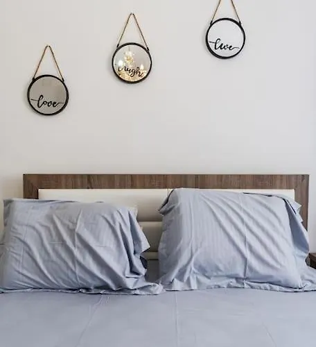 Bllok Moni Resilience 2bedr Terrace 아파트