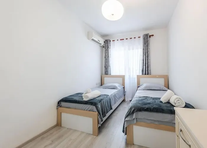 Bllok Moni Resilience 2bedr Terrace Apartmán *