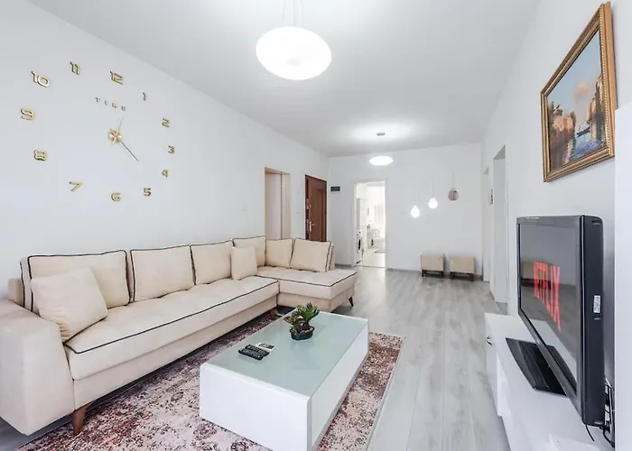 Bllok Moni Resilience 2bedr Terrace * Tirana