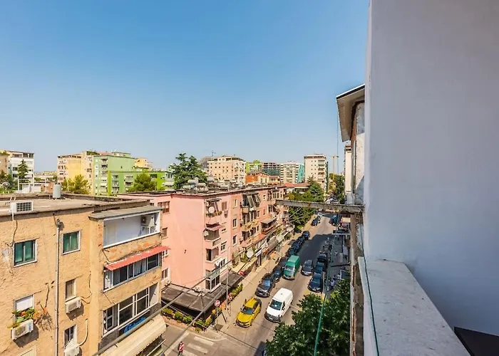 Bllok Moni Resilience 2bedr Terrace 아파트