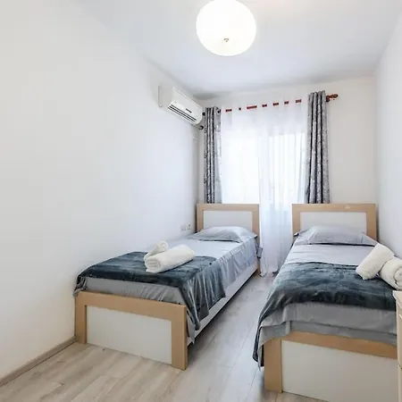 Bllok Moni Resilience 2bedr Terrace Apartment *