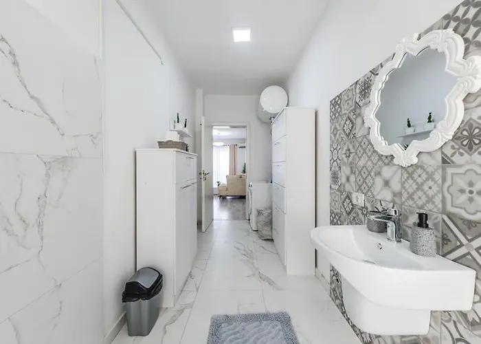 Bllok Moni Resilience 2bedr Terrace טיראנה