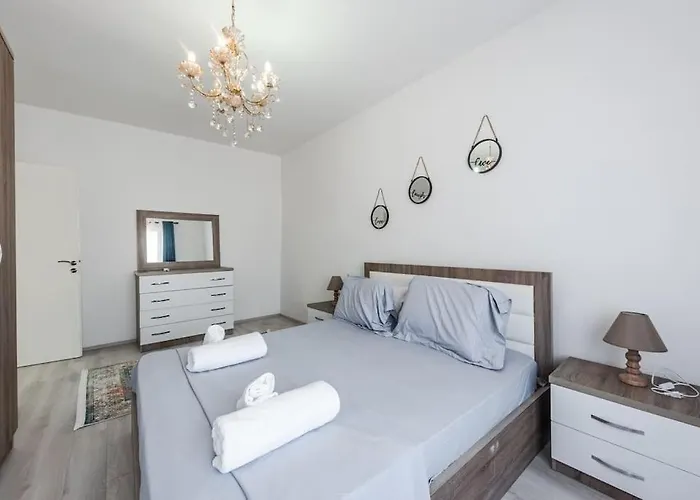 Bllok Moni Resilience 2bedr Terrace Апартаменты *